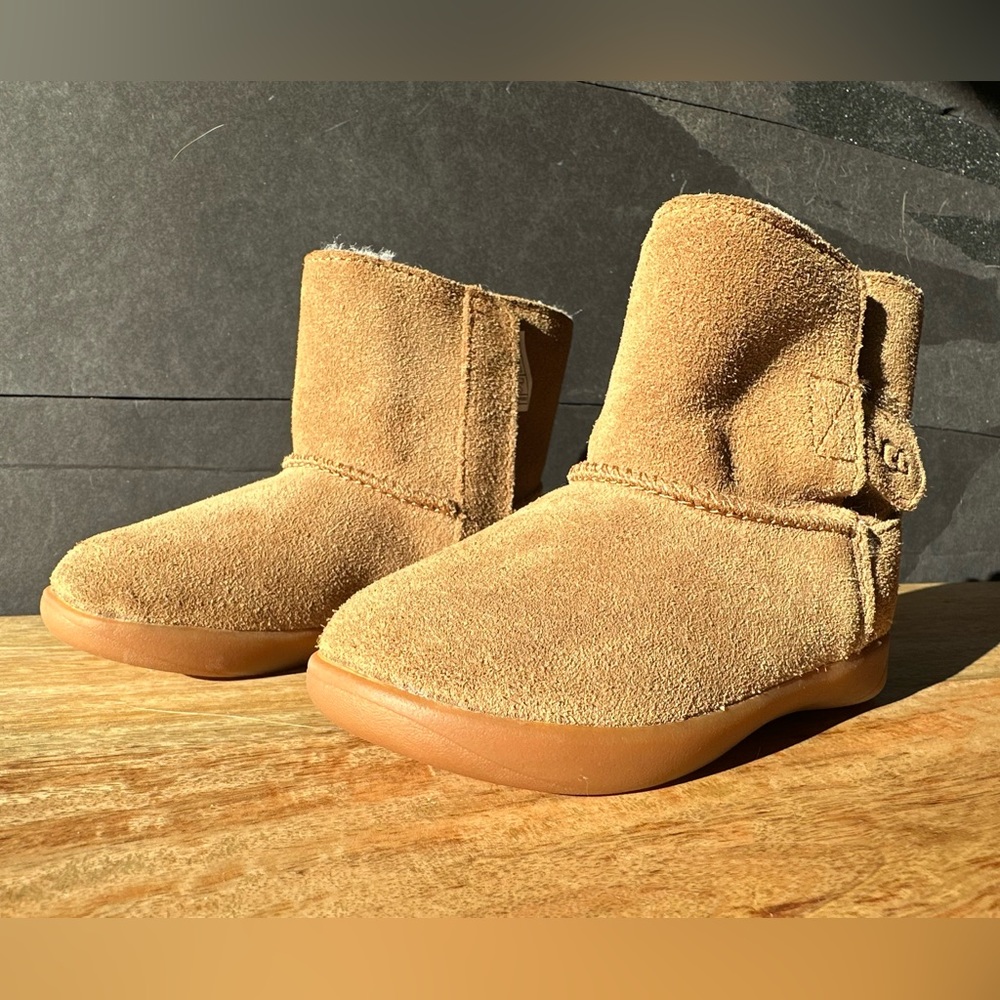 Toddler easy on uggs size 6.